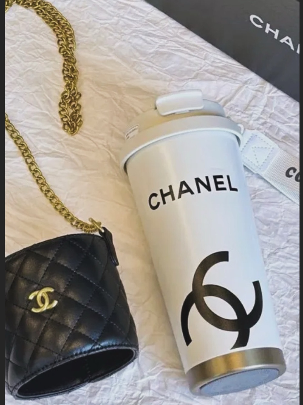Limited Edition Beaute GWP/ VIP Tumbler w/Quilted
Crossbody Holder NWB - Picture 9 of 16